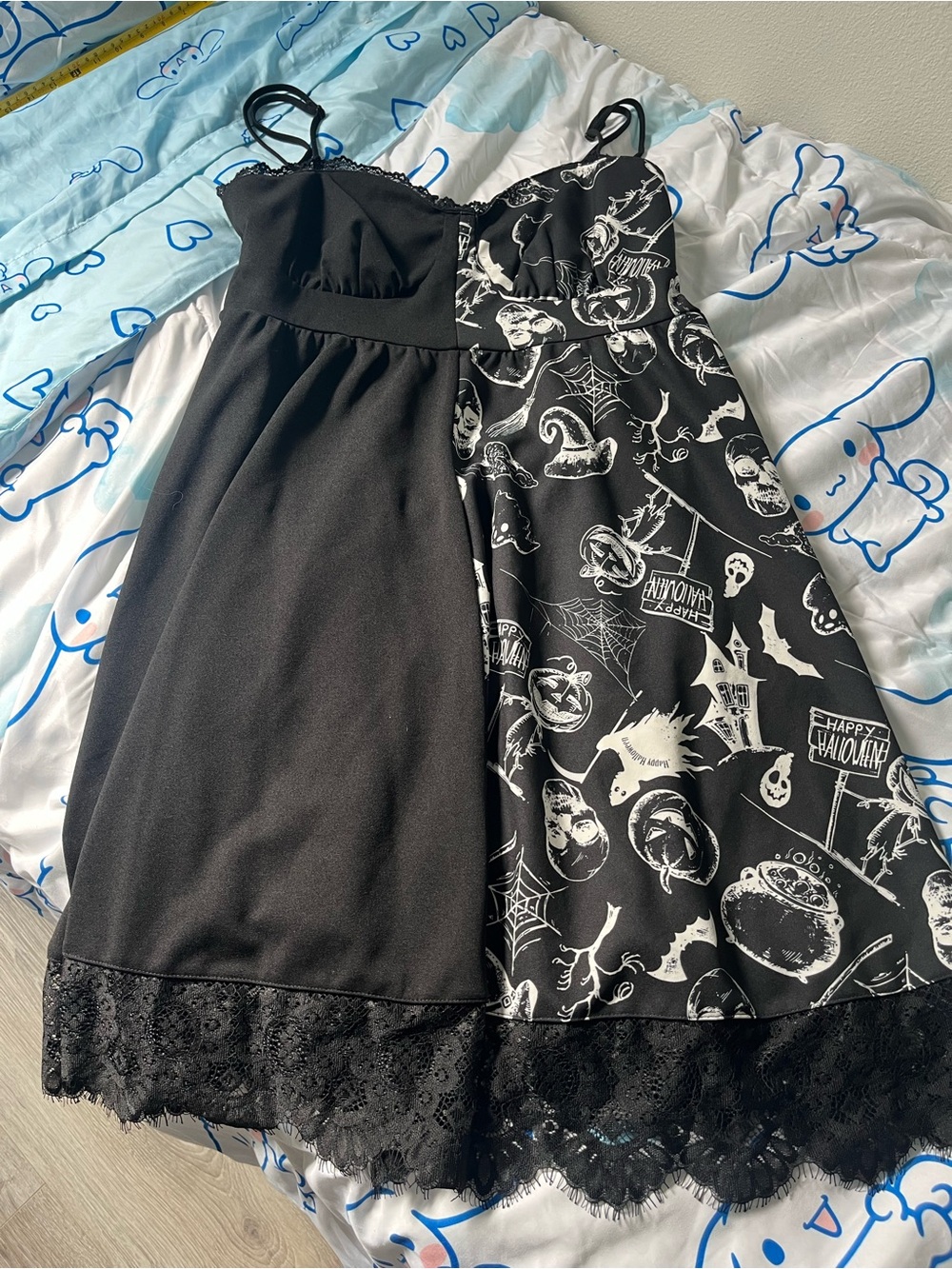SHEIN Black Spaghetti-Strap Kids Dress with Halloween Print Panel